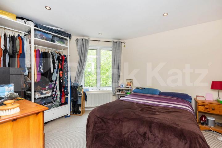 one bedroom located in a desirable location in Canononbury Northampton Park, Canonbury 